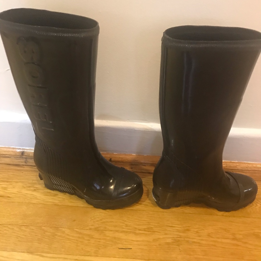 Sorel rain boots size 7.5